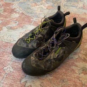 Lowa Mens 10 Ascent Shoes